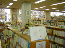 柳沢図書館内観の写真