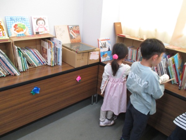 絵本交換の様子